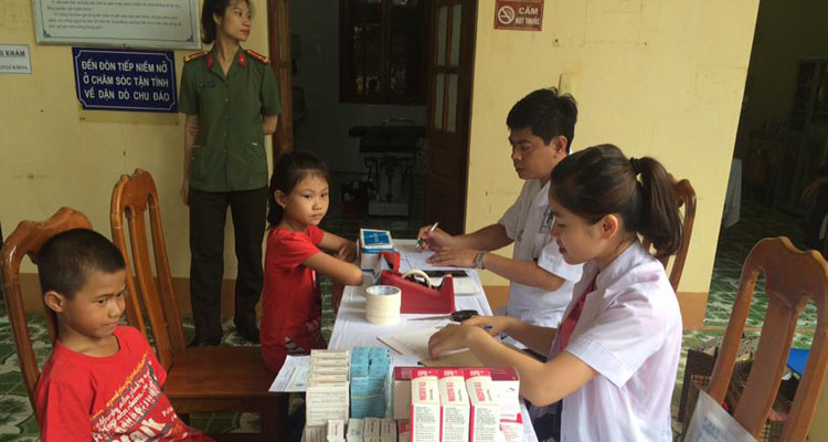 Bác sĩ Bệnh viện trẻ em Hải Phòng đi tuyến trung tâm y tế quân dân y Bạch Long Vỹ