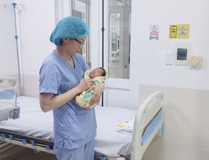 Điều trị thành công bé gái 25 tuần, cân nặng 850 gram