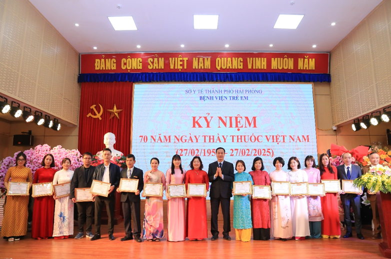 Kỷ niệm 70 năm ngày thầy thuốc Việt Nam